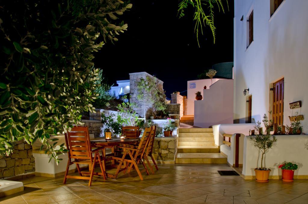 Aerolithos Hotel Adamantas  Exterior photo