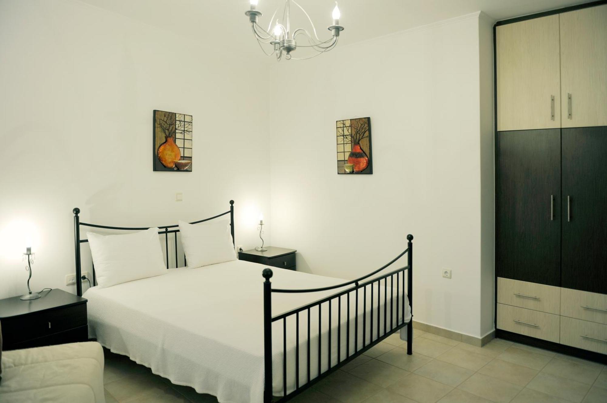 Aerolithos Hotel Adamantas  Exterior photo