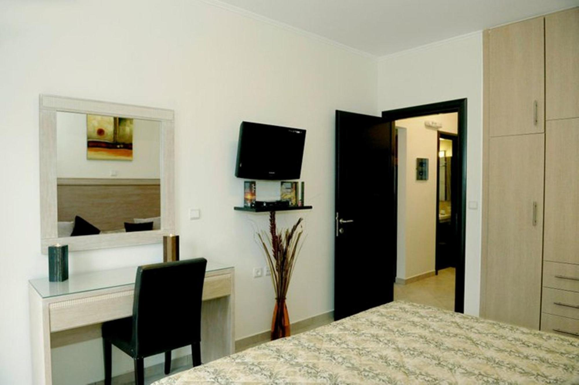Aerolithos Hotel Adamantas  Exterior photo