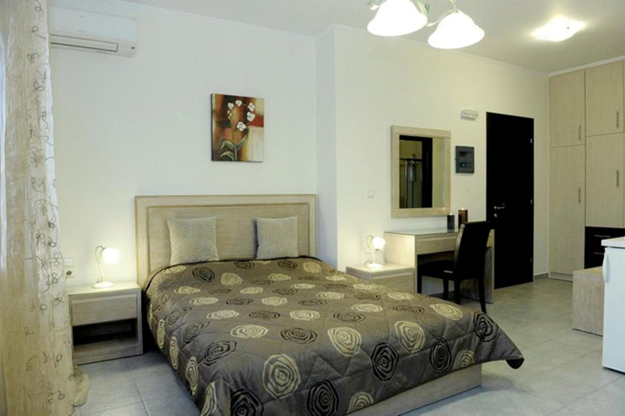 Aerolithos Hotel Adamantas  Exterior photo
